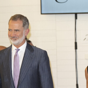 Le roi Felipe VI, la reine Letizia et le président Pedro Sanchez assistent à l'inauguration des Collections de la Galerie Royale, au Palais Royal, Madrid. 25 juillet 2023.