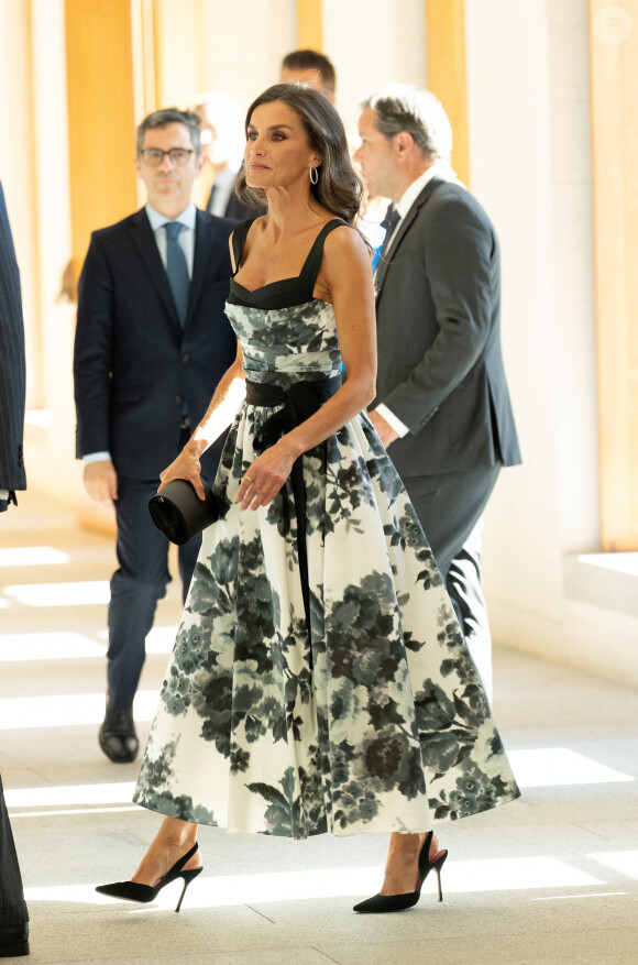 Le roi Felipe VI, la reine Letizia et le président Pedro Sanchez assistent à l'inauguration des Collections de la Galerie Royale, au Palais Royal, Madrid. 25 juillet 2023.