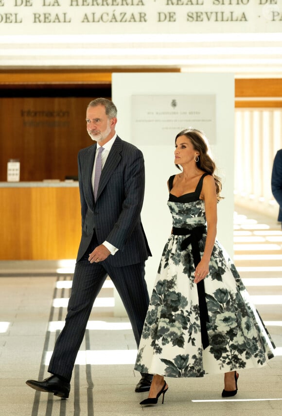 A partir de ce mercredi, le couple rejoindra ses filles à Majorque pour plusieurs semaines de pause.
Le roi Felipe VI, la reine Letizia et le président Pedro Sanchez assistent à l'inauguration des Collections de la Galerie Royale, au Palais Royal, Madrid. 25 juillet 2023.