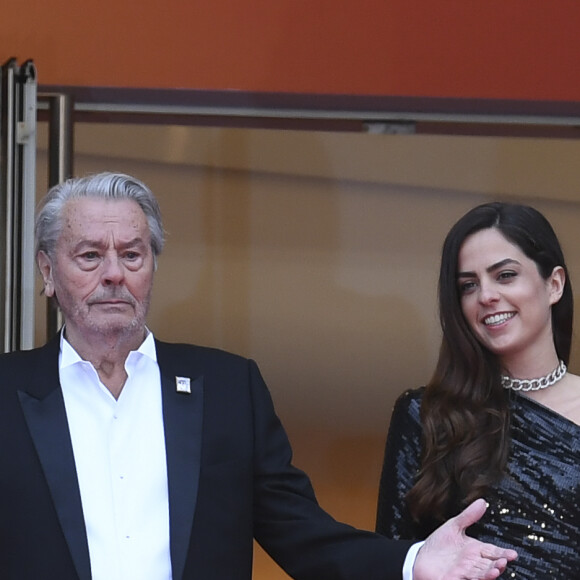 Toute la famille est réunie à Douchy après les soucis d'Alain Delon avec Hiromi Rollin.
Alain Delon et sa fille Anouchka Delon - Montée des marches du film "A Hidden Life" lors du 72ème Festival International du Film de Cannes, le 19 mai 2019. 