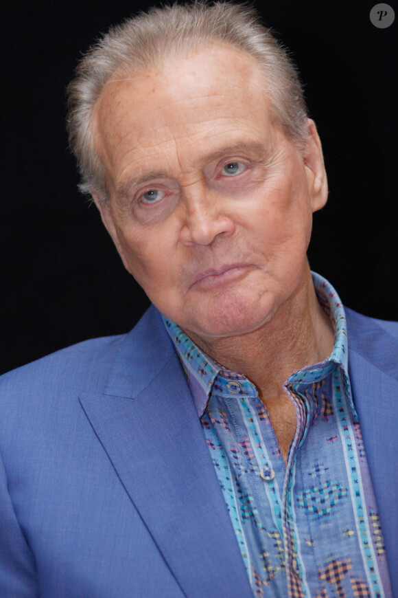 Lee Majors a été adopté par son oncle et sa tante
Lee Majors, en conférence de presse pour la série "Ash VS Evil Dead". Le 22 juillet 2016 au Hilton Hotel à San Diego pour le Comic Con.