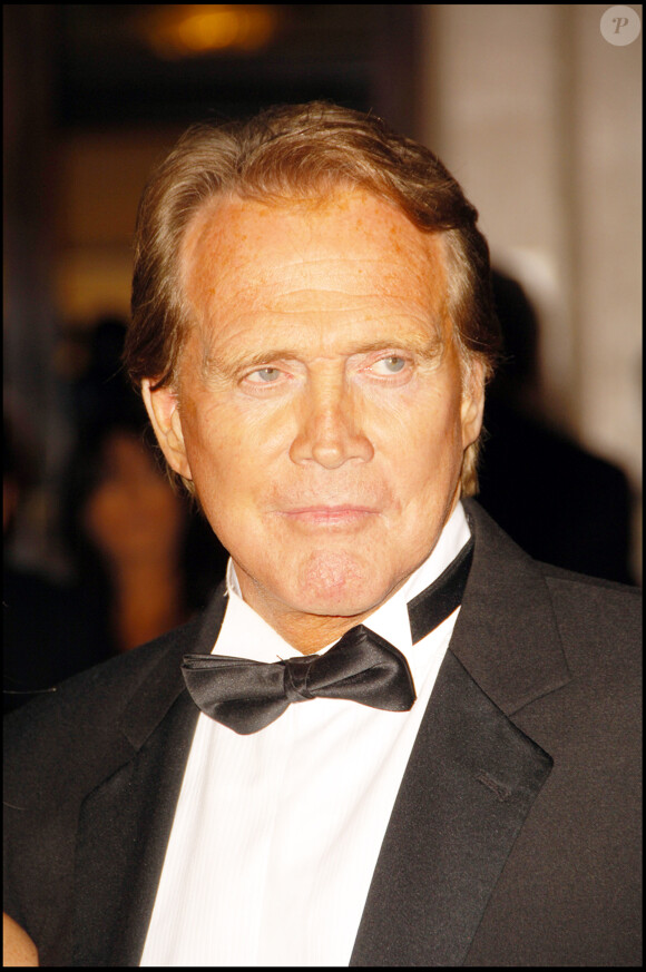 
"Ma mère est morte quand j'avais 16 mois, reversée par un chauffard ivre", a ajouté Lee Majors
Lee Majors lors de la cérémonie des Bafta à Londres en 2008.