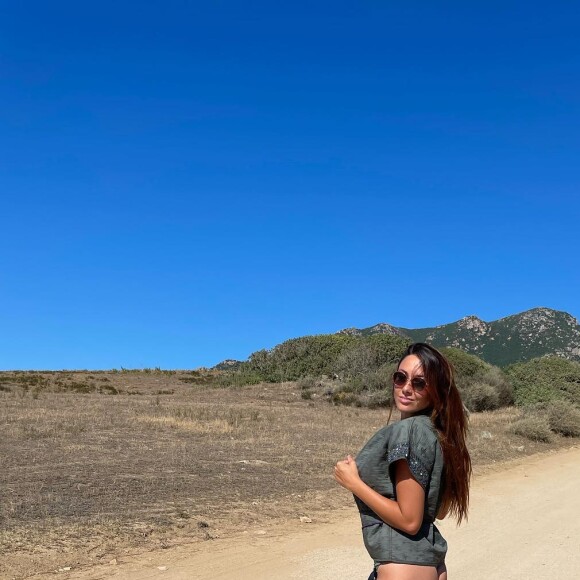 De profil...
Delphine Wespiser sur Instagram