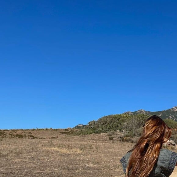 Mais aussi de dos ! Et elle l'assure : tout chez elle est à "100% recyclable".
Delphine Wespiser sur Instagram