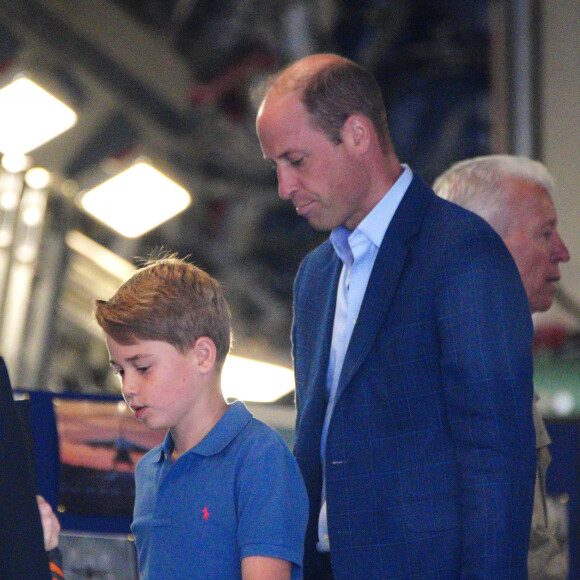 Le prince William, prince de Galles, et Catherine (Kate) Middleton, princesse de Galles, avec leurs enfants le prince George de Galles, et la princesse Charlotte de Galles, lors d'une visite au Royal International Air Tattoo (RIAT) à RAF Fairford, le 14 juillet 2023. 