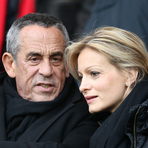 Thierry Ardisson et sa femme Audrey Crespo-Mara - People au match de Ligue 1 PSG - Reims lors de la 27ème journée au Parc des Princes à Paris, le 20 février 2016.