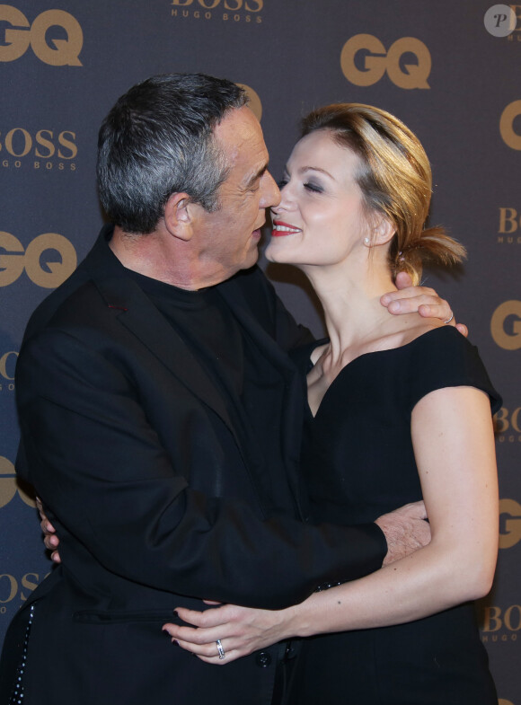 Thierry Ardisson et sa femme Audrey Crespo-Mara - Photocall de la cérémonie des "GQ 2015, Les Hommes de l'Année" au Shangri-La Hotel à Paris, le 25 janvier 2016. © Denis Guignebourg/Bestimage 