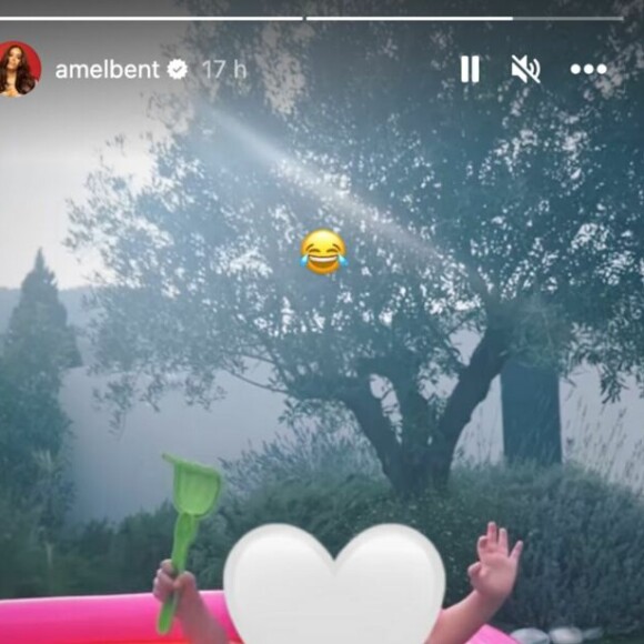 Il y a quelques jours, le petit Zayn s'amusait dans la piscine gonflable. ©Instagram