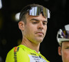"'À l'insu de mon plein gré'. Énormissime ce jeune homme", lance-t-il de manière très ironique.
Lilian Calmejane sur le Tour de France 2023.