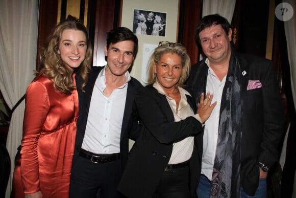 Aurore Morisse, Harold Hessel, Caroline Margeridon, Stéphane Vanhandenhoven - People à la soirée "Signature des écrivains" au Fouquet's à Paris. Le 24 novembre 2021 © Baldini / Bestimage