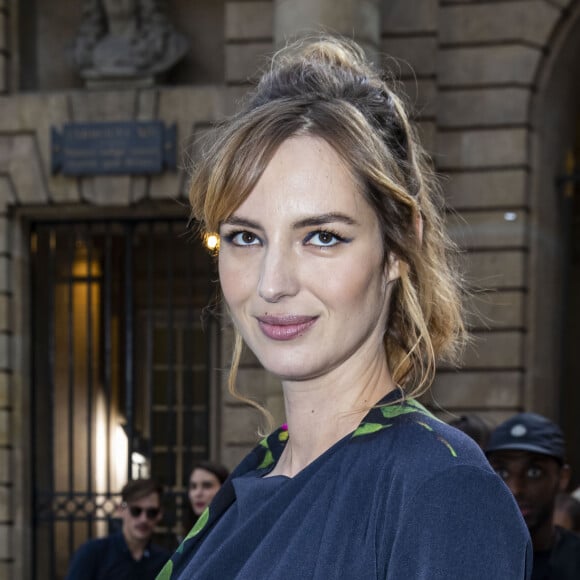 Louise Bourgoin enceinte au défile L'Oreal Paris 2019 à la Monnaie de Paris le 28 septembre 2019 pendant la fashion week. © Olivier Borde / Bestimage