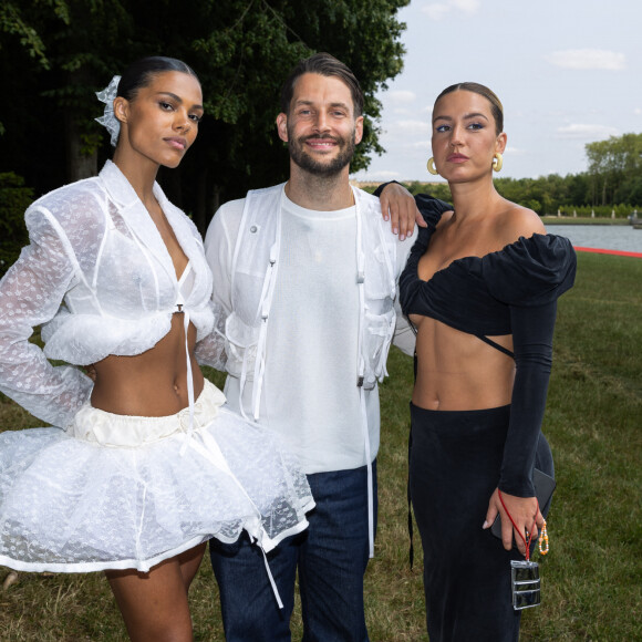 Tina Kunakey, Simon Porte Jacquemus et Adèle Exarchopoulos au greeting du défilé Jacquemus collection "Le chouchou" automne-hiver 2023/2024, au château de Versailles, le 26 juin 2023.