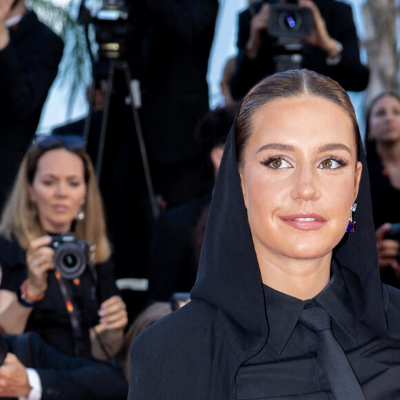 Adèle avait depuis préféré garder le silence même si d'autres célébrités avaient répondu à Blanche Gardin. 
Adèle Exarchopoulos lors de la montée des marches du film Elémentaire pour la cérémonie de clôture du 76ème Festival International du Film de Cannes, au Palais des Festivals à Cannes, le 27 mai 2023 
