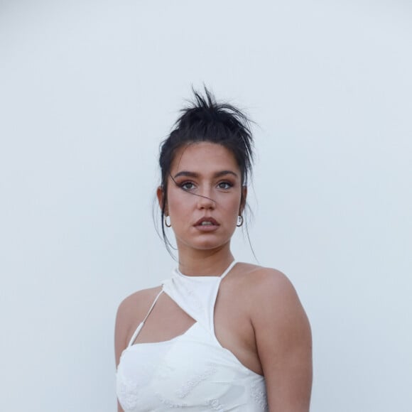 Adèle Exarchopoulos lors du photocall du défilé Jacquemus pour la présentatation de la toute dernière collection "Le Raphia" au Bourget, Seine-Saint-Denis (93), le 12 décembre 2022.