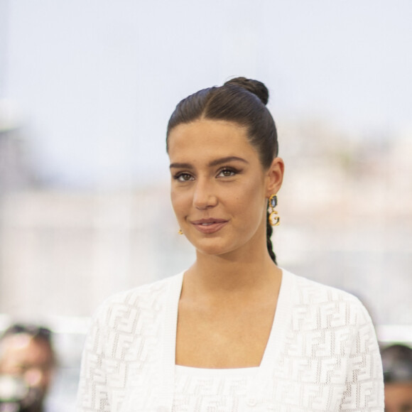 Adèle Exarchopoulos au photocall de "Fumer Fait Tousser (Smoking Causes Coughing)" lors du 75ème Festival International du Film de Cannes, le 21 mai 2022.