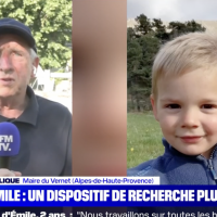 Disparition d'Emile, 2 ans et demi : sa maman et sa petite soeur d'un an repérées à la piscine du village...