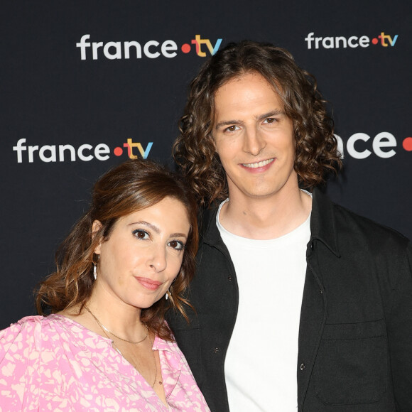 Léa Salamé et Paul de Saint Sernin au photocall pour la conférence de presse de rentrée de France TV à la Grande Halle de la Villette à Paris, France, le 11 juillet 2023. © Coadic Guirec/Bestimage