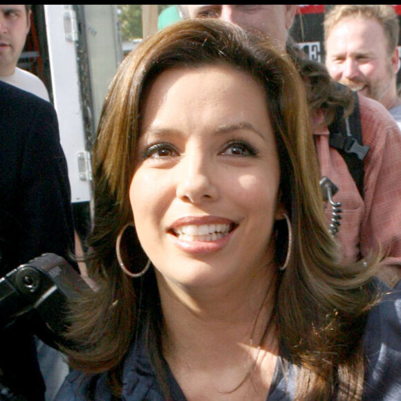 Et certaines sont pourtant totalement fausses. 
Eva Longoria et une pizza 