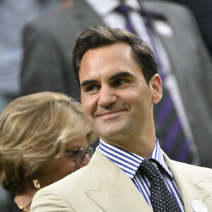 Et le sportif en ferait même construire une depuis déjà quelques années, d'autant plus somptueuse, et non loin de celle qu'il habite. 
Roger Federer, Mirka Federer dans les tribunes du tournoi de Wimbledon 2023 à Londres, le 4 juillet 2023.
