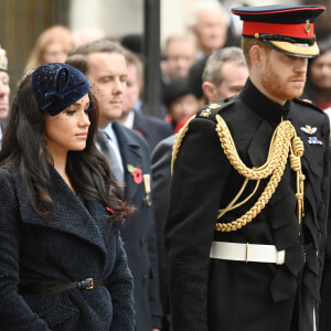 Ainsi, son titre royal a été remplacé par "le duc" ou "le duc de Sussex". 
Le prince Harry, duc de Sussex, et Meghan Markle, duchesse de Sussex, assistent au 'Remembrance Day', une cérémonie d'hommage à tous ceux qui sont battus pour la Grande-Bretagne, à Westminster Abbey, le 7 novembre 2019. © Ray Tang via Zuma Press/Bestimage