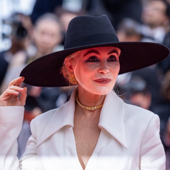 Le jeune adolescent de 14 ans a même récemment eu le droit d'ouvrir son propre compte Instagram.
Emmanuelle Béart - Montée des marches du film " Jeanne du Barry " pour la cérémonie d'ouverture du 76ème Festival International du Film de Cannes, au Palais des Festivals à Cannes. Le 16 mai 2023 © Olivier Borde / Bestimage