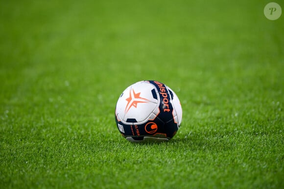 "Nos condoléances et notre solidarité vont à sa famille et à ses amis", a déclaré le club de Bahia
Ballon - Match de football en ligue 1 Uber Eats : Lille bat Marseille (OM) 2 à 0 au stade Pierre Mauroy le 3 mars 2021. © Philippe Lecoeur / Panoramic / Bestimage