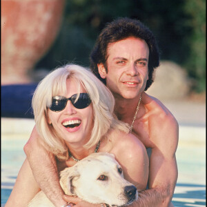 ARCHIVES - AMANDA LEAR ET SON MARI ALAIN PHILIPPE MALAGNAC , RENDEZ VOUS DANS LEUR VILLA DE SAINT REMY DE PROVENCE  