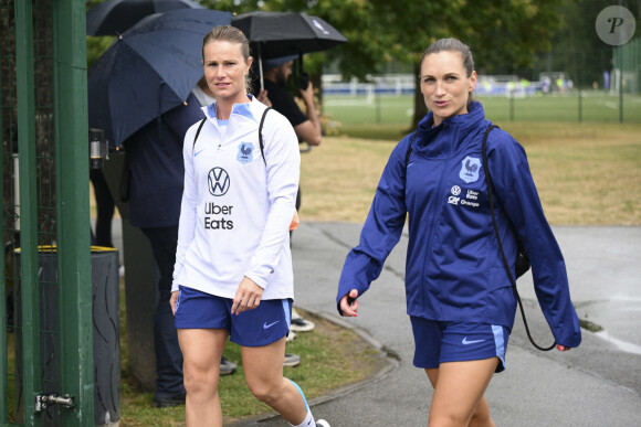 En plus de sa carrière de joueuse, Léa Le Garrec est également consultante

Amandine Henry / Lea Le Garrec - Entrainement de l'équipe de France Feminine à Clairefontaine, le 4 juillet 2023.