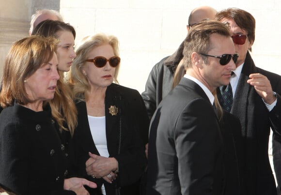 Sylvie Vartan, son mari Tony Scotti et ses petites filles Ilona et Emma (filles de David Hallyday et d'Estelle Lefébure), David Hallyday - Obsèques de Michel Pastor en l'église Saint-Charles à Monaco le 06/02/2014 