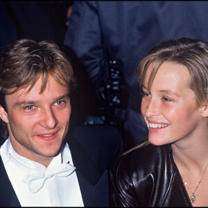 La jolie blonde lui a meme rappelé qu'il était le "meilleur" des pères.
David Hallyday et Estelle Lefébure en 1989.