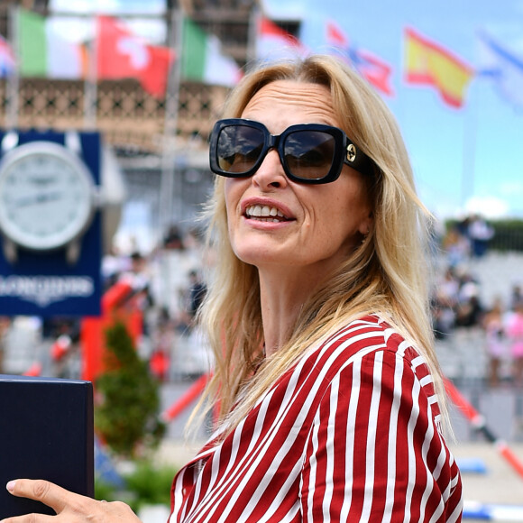Estelle Lefébure à la remise du Prix Elle (CSI 5) lors de la 8ème édition du "Longines Paris Eiffel Jumping" au Champ de Mars à Paris, le 24 juin 2022. © Perusseau/Gorassini/Tribeca/Bestimage 