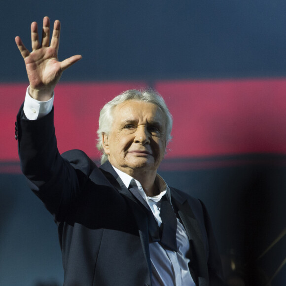"Quelle classe notre grand Michel Sardou", commente-t-elle aux côtés d'une photo où elle pose aux côtés de l'artiste de 76 ans.
Exclusif - Michel Sardou - Ultime concert de Michel Sardou pour la dernière date de son spectacle "La dernière danse" à la Seine Musicale à Boulogne-Billancourt le 11 avril 2018. Le chanteur a rassemblé plus de 400 000 spectateurs pour une tournée de 82 concerts. © Pierre Perusseau/Bestimage 