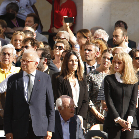 Costa Gavras, Laurent Gerra, Vladimir Cosma, Arielle Dombasle lors de la cérémonie d'hommage national à Jean-Paul Belmondo à l'Hôtel des Invalides à Paris, France, le 9 septembre 2021. © Christophe Aubert via Bestimage 
