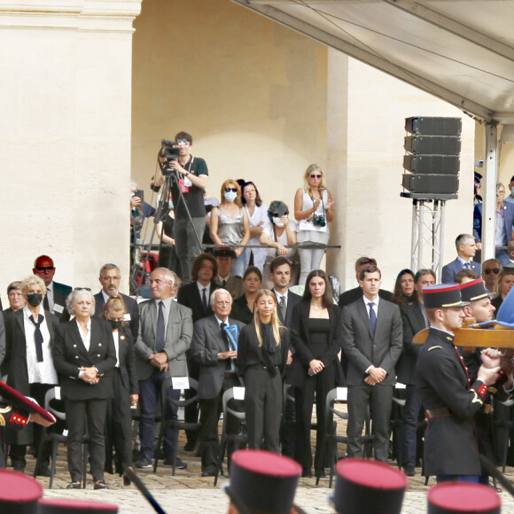 Et sur le clan, toujours très soudé !
Pierre Vernier, la Première Dame Brigitte Macron, Paul Belmondo et sa femme Luana, Florence Belmondo la fille de Jean Paul, Alain Belmondo le frère de Jean Paul, Stella, Victor, Giacomo, Alessandro, Natty Tardivel et Annabelle.Le président de la république Emmanuel Macron lors de la cérémonie d'hommage national à Jean-Paul Belmondo à l'Hôtel des Invalides à Paris, France, le 9 septembre 2021. © Christophe Aubert via Bestimage