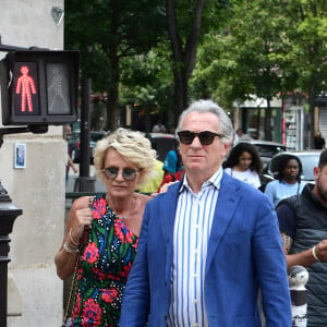 No Web - Sophie Davant et son compagnon William Leymergie - Mariage de Claude Lelouch à la mairie du 18ème à Paris. Le 17 juin 2023  