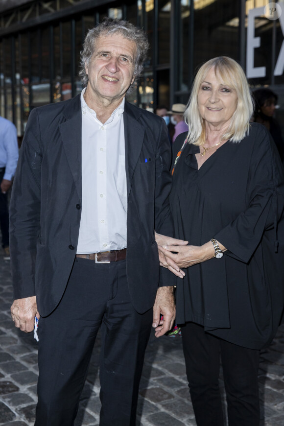 C'est lui qui conduisait l'appareil de tourisme, modèle Robin DR 400, accompagné de deux personnes.
Gérard Leclerc et sa femme Julie - "Jam Capsule" - Expérience culturelle immersive dans le Hall de la Villette à Paris. © Olivier Borde/Bestimage