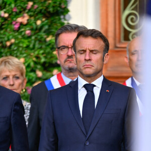 Le président Emmanuel Macron et sa femme Brigitte assistent à la cérémonie du 79ème anniversaire de la libération de la ville de Bormes-les-Mimosas le 17 août 2023. © Philippe Magoni / Pool / Bestimage  FRANCE-17/08/2023