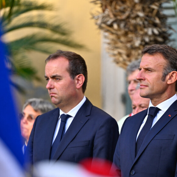 Sébastien Lecornu, ministre des Armées - Le président Emmanuel Macron et sa femme Brigitte assistent à la cérémonie du 79ème anniversaire de la libération de la ville de Bormes-les-Mimosas le 17 août 2023. © Philippe Magoni / Pool / Bestimage 