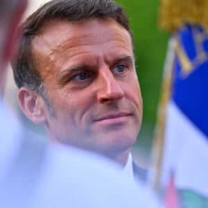 Le président Emmanuel Macron et sa femme Brigitte assistent à la cérémonie du 79ème anniversaire de la libération de la ville de Bormes-les-Mimosas le 17 août 2023. © Philippe Magoni / Pool / Bestimage 