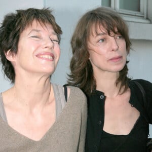 Il est le fils de Kate Barry, l'aînée de Jane Birkin née de son couple avec le compositeur John Barry
Jane Birkin et sa fille Kate Barry - Soirée de lancement des collections hiver 2007 de la Redoute à Paris