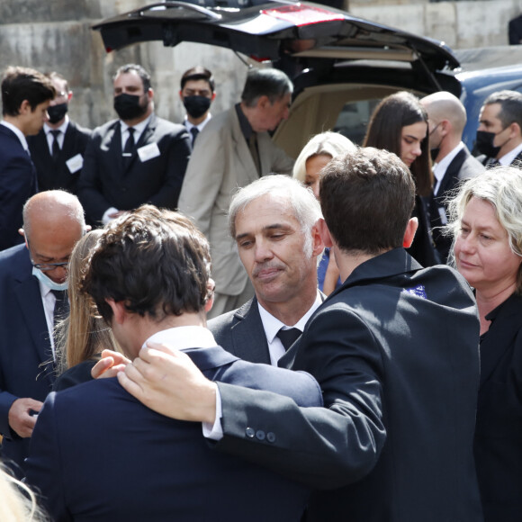 Paul Belmondo, Giacomo et Victor Belmondo, Luana Belmondo - Sorties - Obsèques de Jean-Paul Belmondo en l'église Saint-Germain-des-Prés, à Paris le 10 septembre 2021. © Cyril Moreau / Bestimage