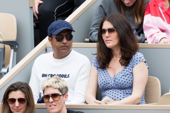 Pascal Légitimus et sa femme Adriana Santini dans les tribunes lors des internationaux de tennis de Roland Garros à Paris, France, le 30 mai 2019. © Jacovides-Moreau/Bestimage 