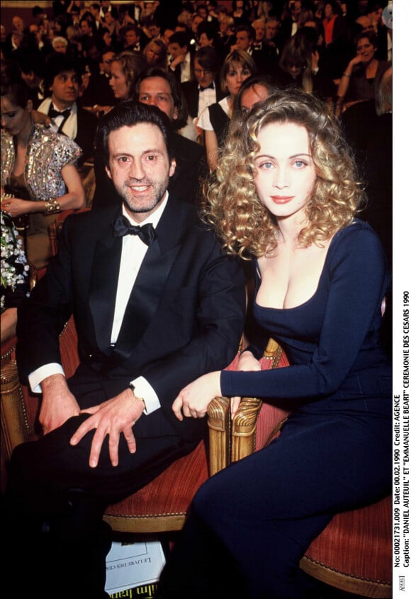 Puis la grande Emmanuelle Béart, rencontrée sur le tournage du film "L'amour en douce".
Archives - Daniel Auteuil et Emmanuelle Béart lors de la cérémonie des César, 1990.