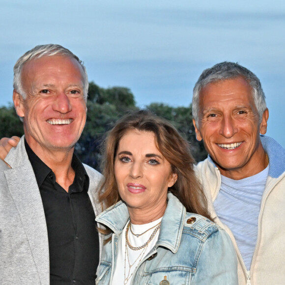 Didier Deschamps, sa femme, Claude et Nagui durant la soirée de clôture de la 1ere édition du festival Les Théâtrales d'Eze en plein air à l'oppidum du Col d'Eze avec la pièce "Brexit sentimental", le 8 août 2023. © Bruno Bebert / Bestimage 