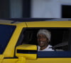 Son compagnon, ASAP Rocky, a été aperçu en train d'arborer un très large sourire dans les rues de Los Angeles peu après cette naissance.
ASAP Rocky aperçu tout sourire au volant de sa voiture dans les rues de Los Angeles, peu après l'accouchement de sa compagne Rihanna.