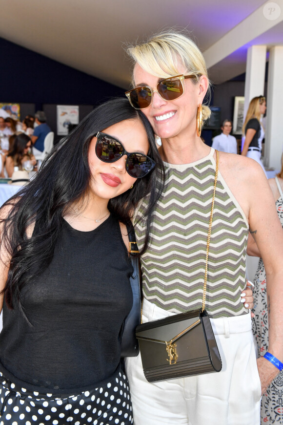 Exclusif - Laeticia Hallyday et sa fille Joy dans l'Espace VIP lors de la 9ème édition du "Longines Paris Eiffel Jumping" au Champ de Mars à Paris, France, le 25 juin 2023. © Perusseau-Veeren/Bestimage 