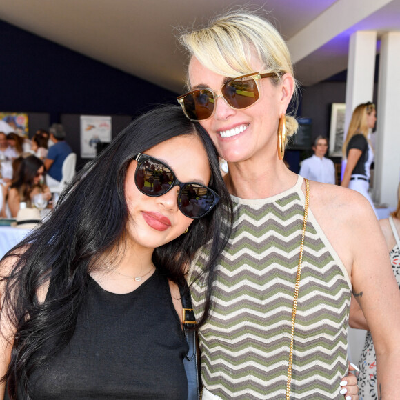 Exclusif - Laeticia Hallyday et sa fille Joy dans l'Espace VIP lors de la 9ème édition du "Longines Paris Eiffel Jumping" au Champ de Mars à Paris, France, le 25 juin 2023. © Perusseau-Veeren/Bestimage 