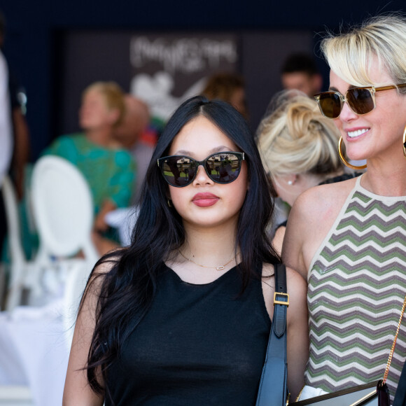 Exclusif - Laeticia Hallyday et sa fille Joy dans l'Espace VIP lors de la 9ème édition du "Longines Paris Eiffel Jumping" au Champ de Mars à Paris, France, le 25 juin 2023. © Perusseau-Veeren/Bestimage 