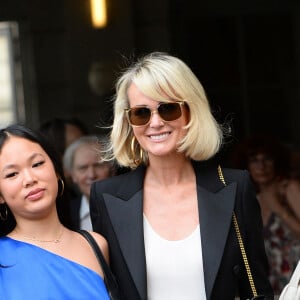 Laeticia Hallyday et ses filles Jade et Joy à leur arrivée au mariage de Claude Lelouch à la mairie du 18ème à Paris. Le 17 juin 2023