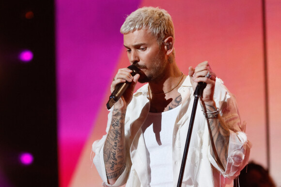 Exclusif - M. Pokora (Matt Pokora) chante son tube "Qui on est" - Enregistrement de l'émission "Les 20 chansons préférées 2022", diffusée le 5 janvier 2023 sur M6 © Christophe Clovis / Bestimage